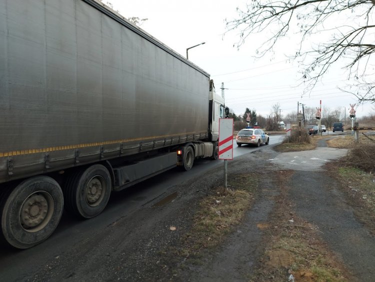 Csütörtök éjszaka egy műszaki hibás kamion lerobbant a Simai úton
