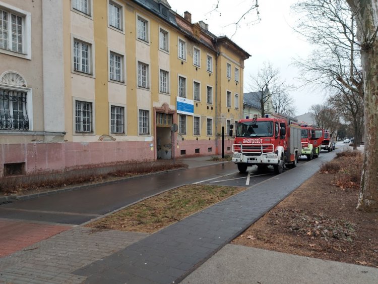 A Jósa András Múzeum alagsorában gyakorlatoztak a katasztrófavédelem nyíregyházi tűzoltói