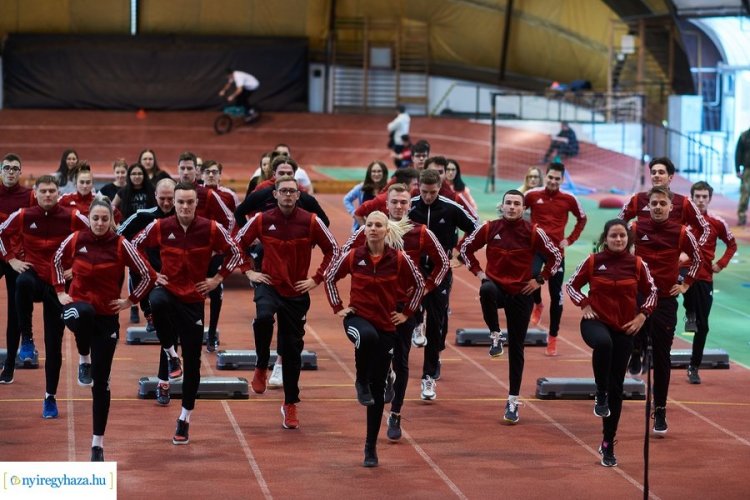 Sportfarsang a Nyíregyházi Egyetemen – Felavatták a felújított atlétikai csarnokot