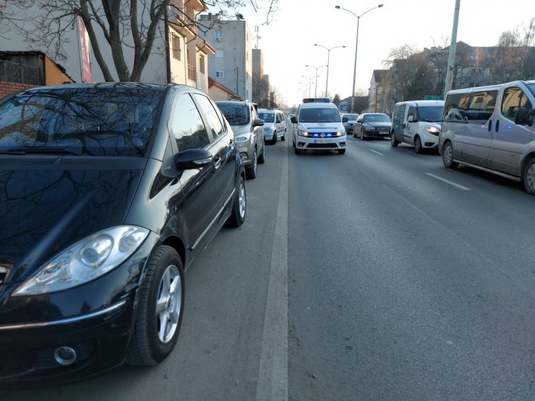 Két jármű ütközött a Mező utcán