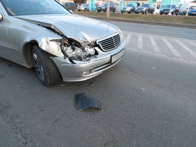 A Pazonyi úton ráfutásos baleset történt egy gyalogátkelőhely előtt