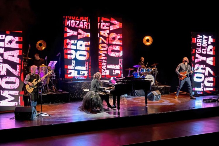 Szentpéteri Csilla & Band koncertshow a VMKK-ban - Az est sztárvendége: Vastag Csaba