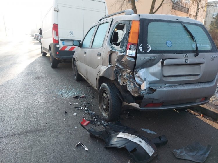 Parkoló autónak ütközött egy jármű a Garibaldi utcán
