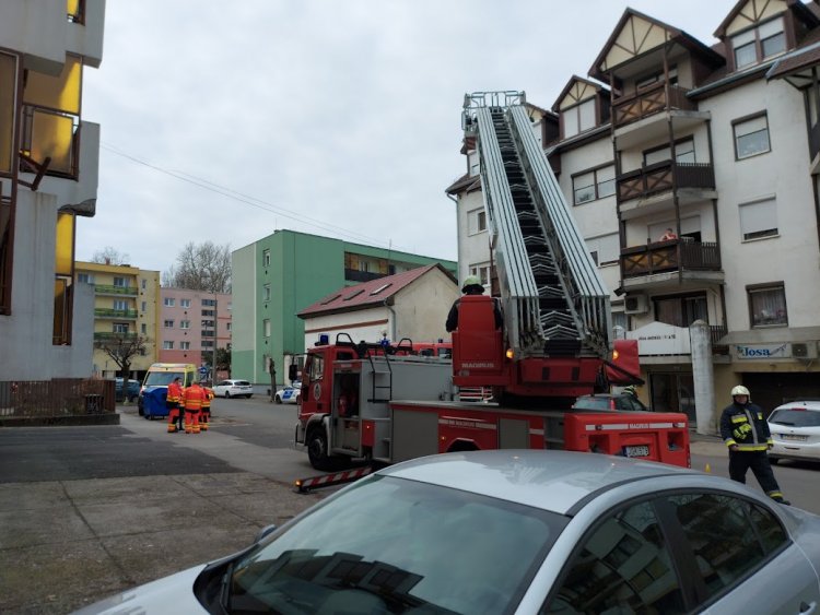 A Jósa András utcára riasztották a tűzoltókat