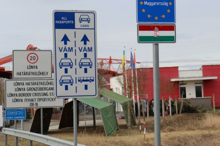Ukrajnából menekülő várandós nőnek segítettek a lónyai rendőrök