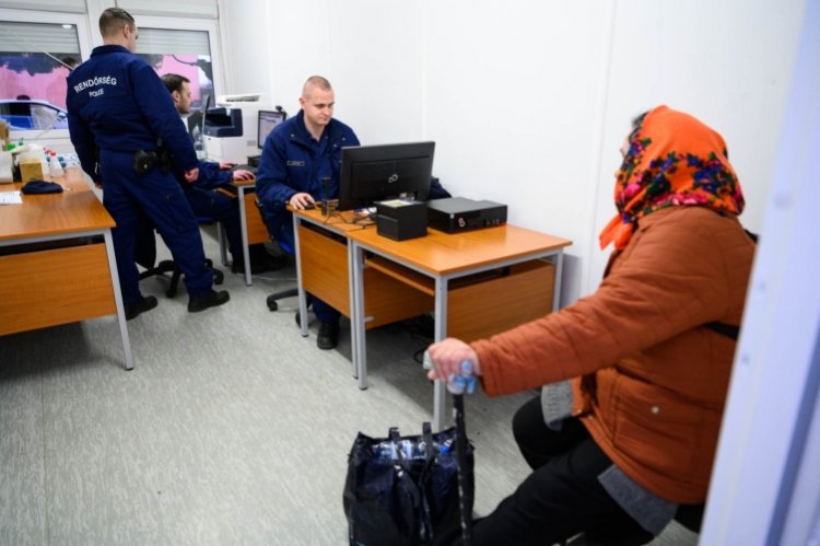 Gördülékeny beléptetés és ügyintézés a határon