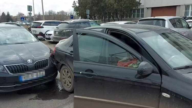 A Szabadság téren egy külföldi és egy magyar rendszámos autó ütközött