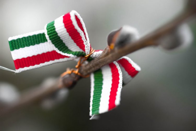 Betyárok, szablyavívók, ágyúdörgés és új viseletkiállítás – Így telik a március 15-e a Sóstói Múzeumfaluban