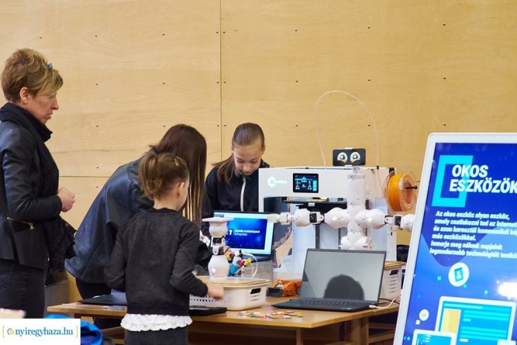Robot Kupa – Kilenc csapat 27 tanulója mérte össze tudását a nyíregyházi versenyen