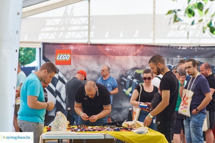 Kreatív játszónap a LEGO-nál –  A pajtától az időgépig