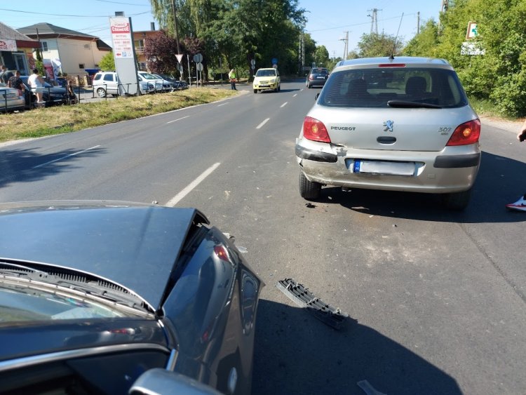 Ráfutásos baleset történt a Kemecsei és Berenát utcai csomópontnál