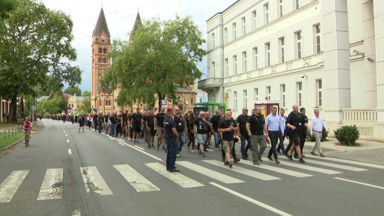Tüntetés a Kossuth téren – A Mi Hazánk Mozgalom hívta össze a szimpatizánsait