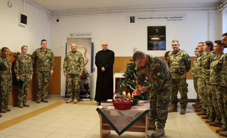 Fellobbant a harmadik gyertya lángja a Damjanich laktanyában