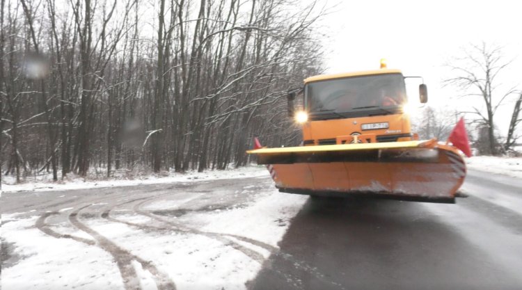 Elő a téligumikkal – hófúvásra és téliesebb útviszonyokra figyelmeztet a hétvégén a Magyar Közút