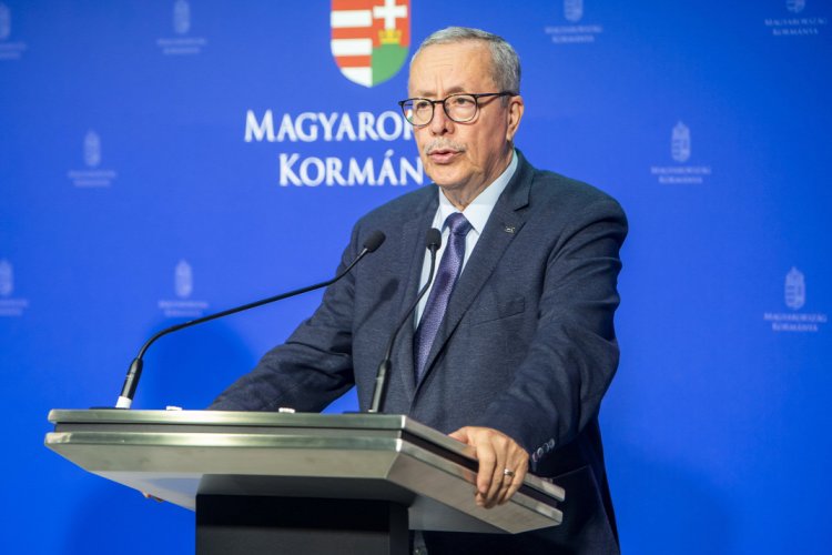 Bakondi: Csaknem 265 ezer határsértőt fogtak el eddig az idén