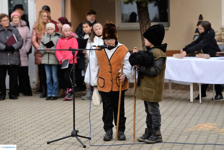 Advent – Műsorral készültek a Szabó Lőrinc ökoiskola tanulói