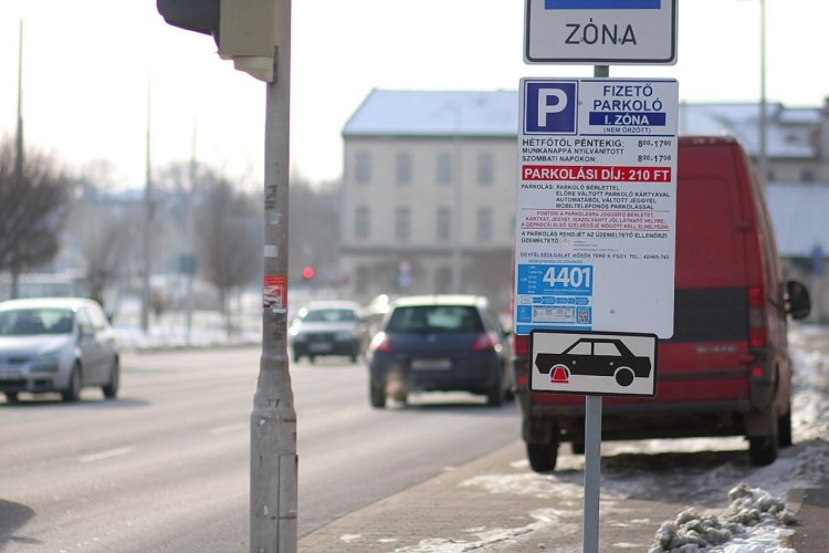 Csütörtöktől ingyenes a parkolás! 