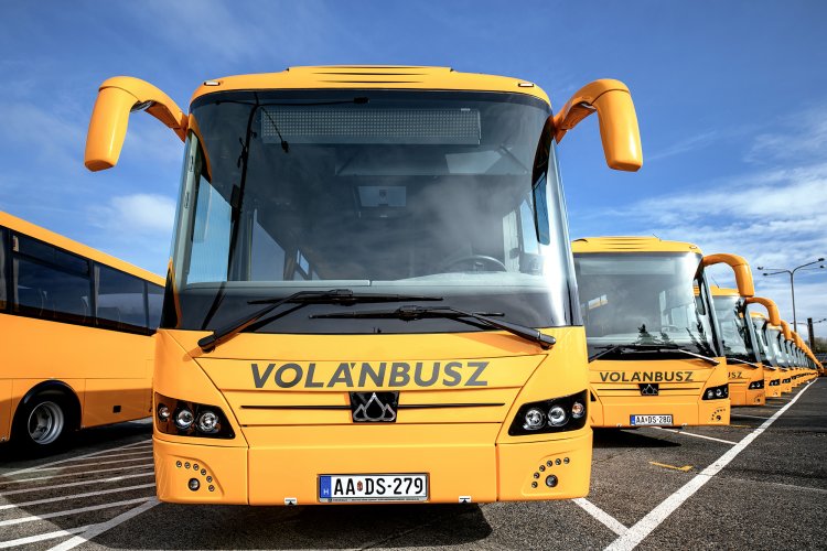 Száz új Credobus Inovell autóbuszt állított forgalomba a Volánbusz országszerte, megyénkben 13 darabot