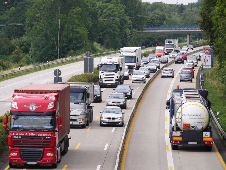 Favorit lehet az éves matrica 2023-ra – A személyautóknál már az elővásárlás során 20 százalék a növekedés