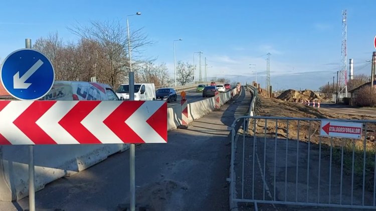 Fokozott figyelemmel közlekedjenek a Tiszavasvári úti felüljárónál