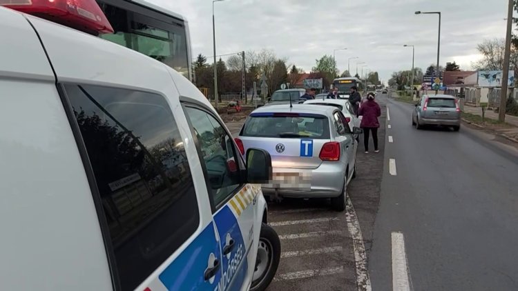 A Tiszavasvári úti felüljáró közelében hármas ráfutásos baleset történt