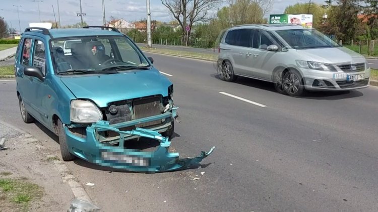 Anyagi kárral járó közúti közlekedési baleset történt a László utcánál