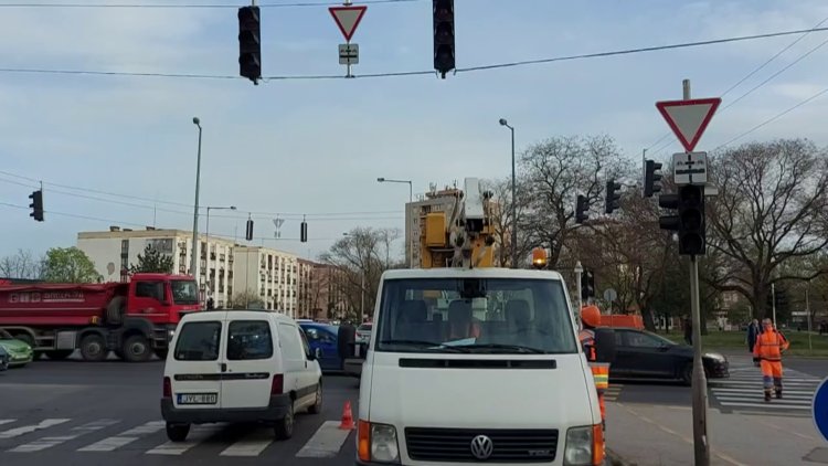Meghibásodott a jelzőlámpa a Vasvári Pál utca – Erdő sor útszakaszon, illetve az Északi körúton