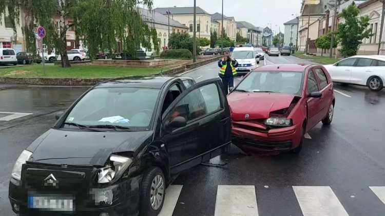 Az Eötvös – Luther utca és Debreceni út kereszteződésében baleset történt