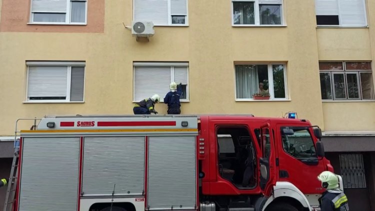 Szépkorúhoz riasztották a mentőket, a bejutásban a tűzoltók segédkeztek