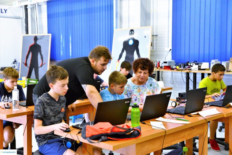 A Nyíregyházi Szakképzési Centrum idén nyáron is megrendezi Junior Bot Robotika táborát