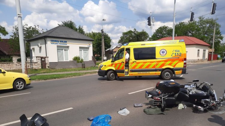 Motoros baleset a Család- és Nagyvárad utca csomópontjában