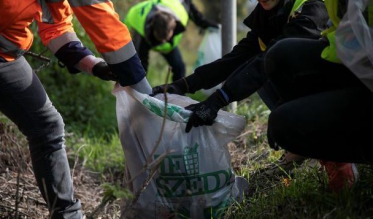 105 tonna útmenti hulladék gyűlt össze 5 nap alatt a Magyar Közút szemétszedési akcióján