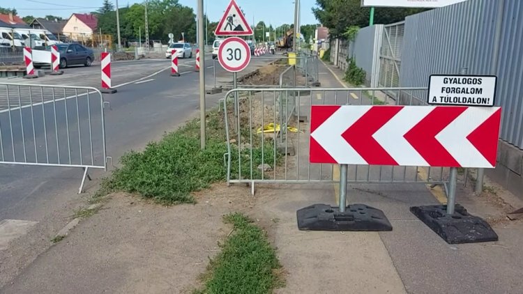 A Tiszavasvári út egy szakaszán lezárták a gyalogos- és kerékpáros-forgalmat