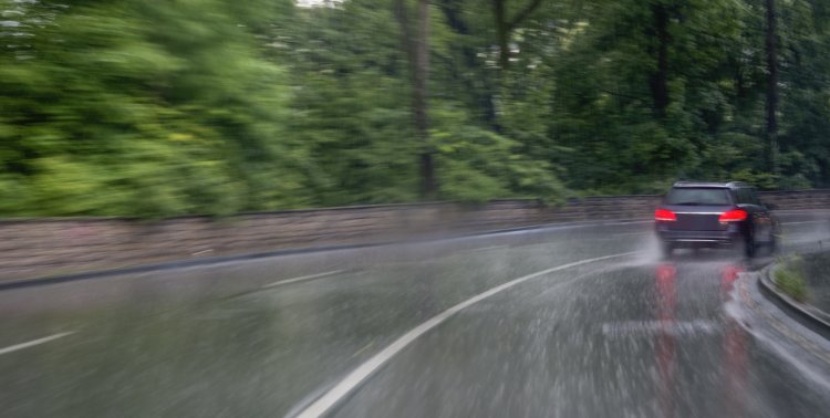 Közel 200 vízátfolyással vagy villámárvízzel érintett helyszínen avatkoztak be a közutasok az elmúlt hetekben