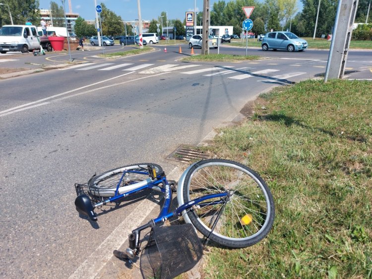 Biciklis és autó ütközött
