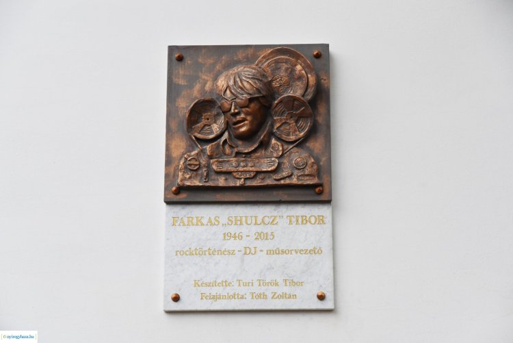 Emléktáblát kapott Farkas „Shulcz” Tibor, a legendás "DJ"!