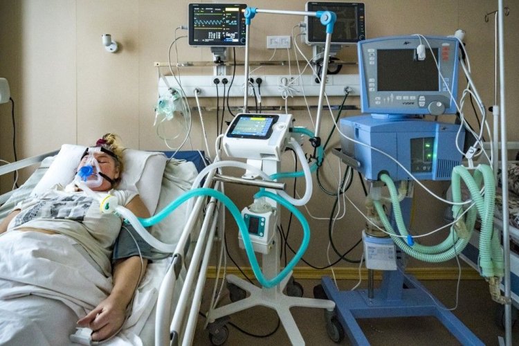 Tíz ukrán megye kórházaiba összesen 100 lélegeztetőgépet juttat el az Ökumenikus Segélyszervezet