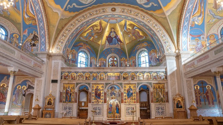  Végéhez közeledik a nyíregyházi Szent Miklós-székesegyház belső festése