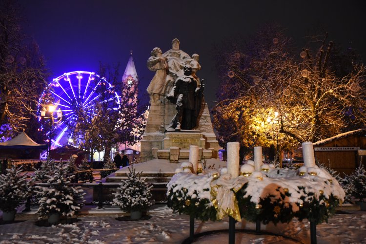 Nézze meg a behavazott Kossuth teret!