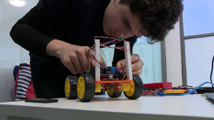 Robotika verseny: 20 csapat mérkőzött a Digitális Tudásközpontban