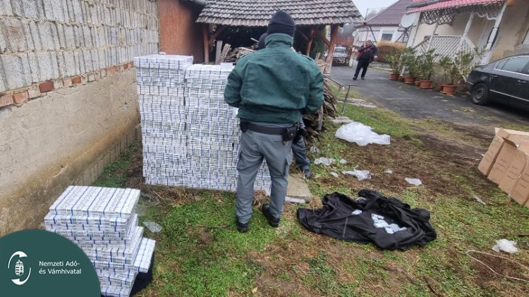Lebuktak: közel 25 ezer doboz cigit találtak egy megyei portán