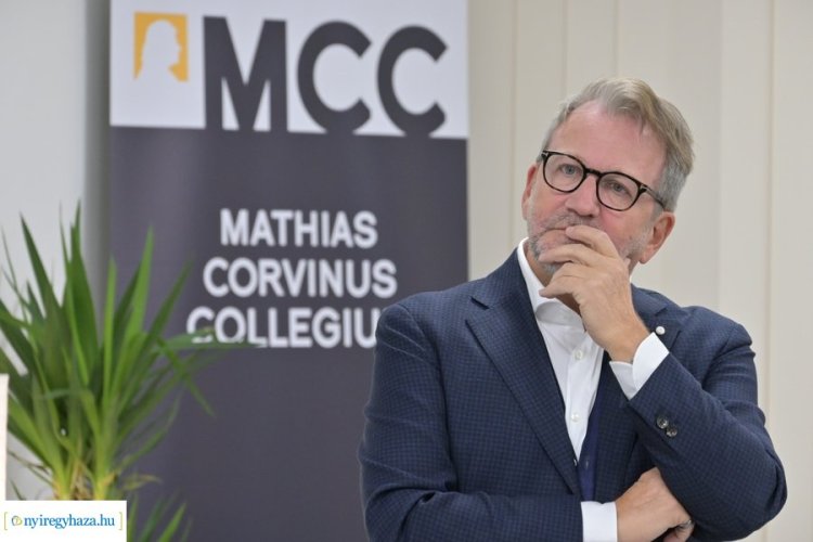 Stílus és politika – Schiffer Miklós tartott előadást az MCC-ben