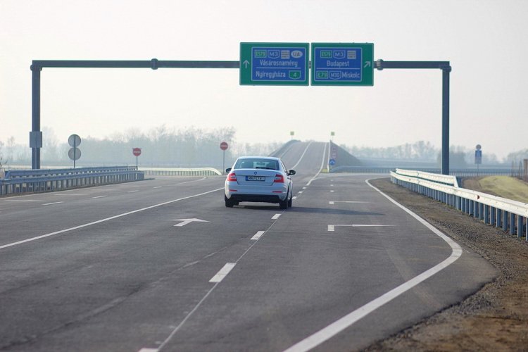 Közel 3,3 millió darab éves e-matrica érvényessége jár le január 31-én