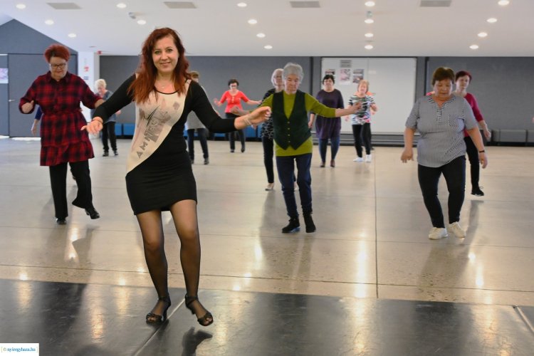 Senior táncház – Ismét elindultak a Mozdulj Nyíregyháza! mozgásprogramjai