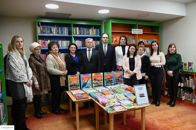 Adomány – Ukrán anyanyelvű gyermekkönyvek a nyíregyházi könyvtárban
