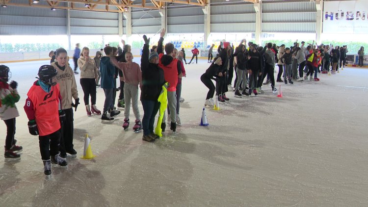 Jégtusa iskolásoknak - népszerű a korcsolyázás