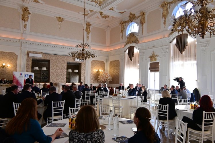 Polgármester-találkozó – Összegyűltek a vármegye polgármesterei a Hotel Koronában