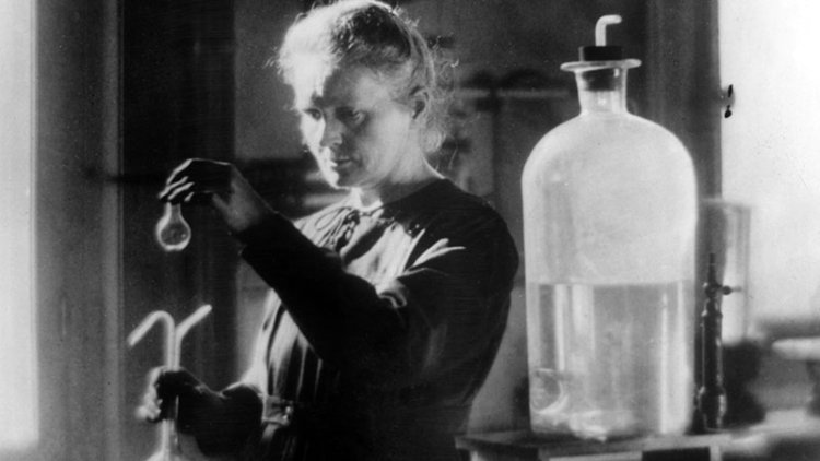 Curie kémia versenynek ad otthont az Apáczai