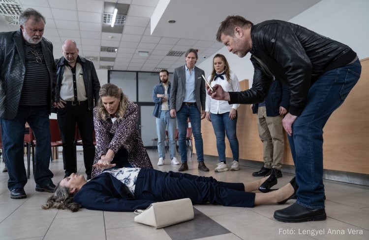 Te mit csinálsz, ha egy nő összeesik előtted?