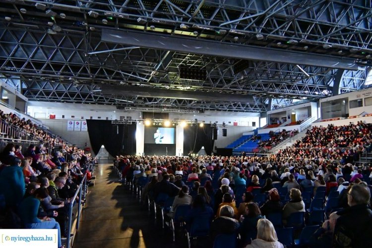 Városi Nőnap – Megtelt a Continental Aréna